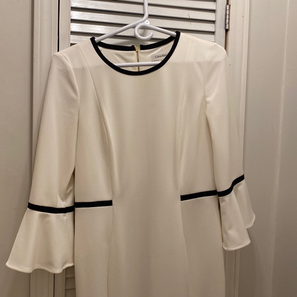 Calvin Klein belle sleeve size 8 dress